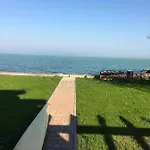 Villa Ház A Tónál / The Lake House