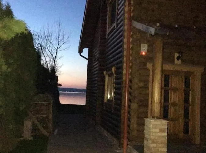 Ház A Tónál / The Lake House Villa *