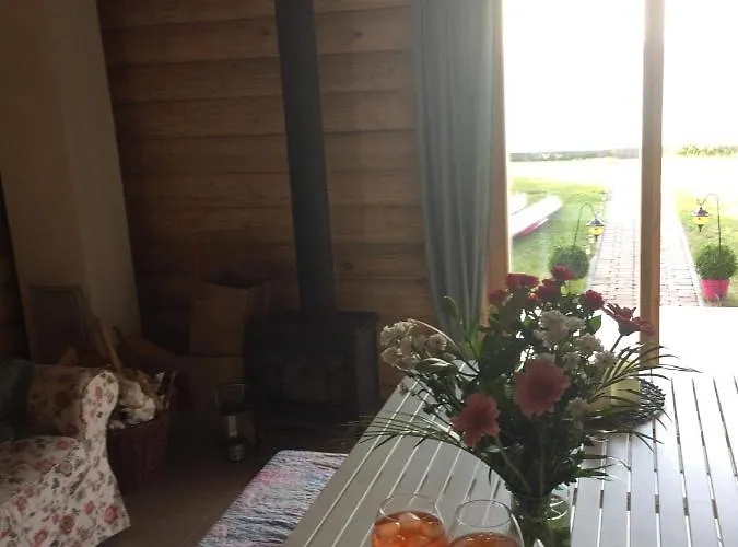 Villa Ház A Tónál / The Lake House